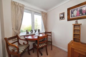 LIVING ROOM- click for photo gallery